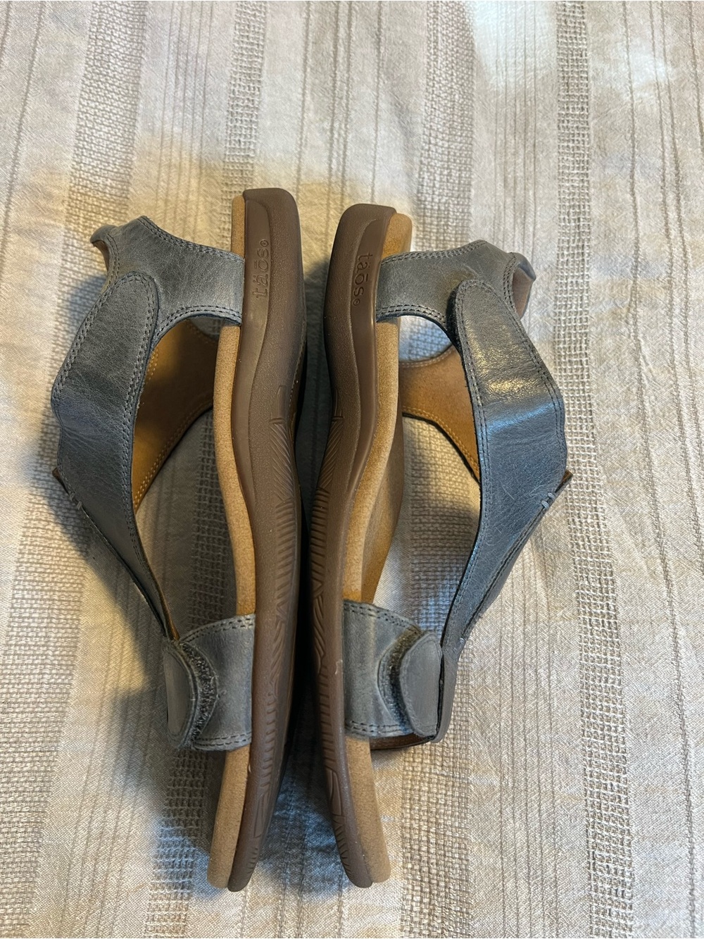 Taos: The Show Sandal - Steel, size 9 EUC - Picture 6 of 10